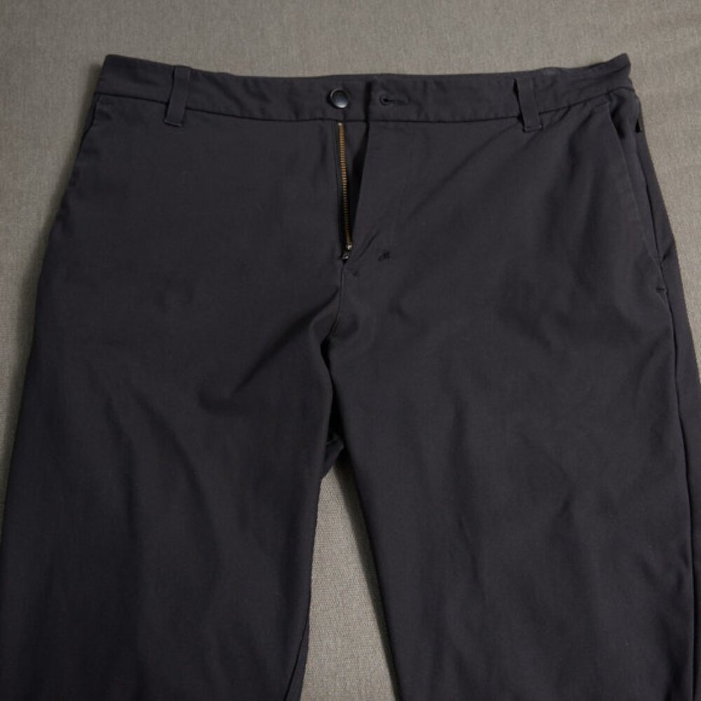 Lululemon Men’s Commission Pant Classic - Color black - Size 34